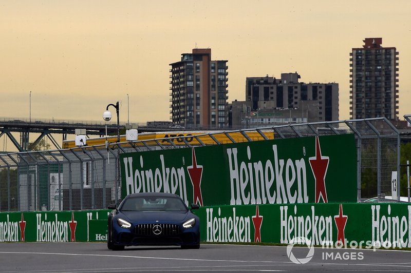 Un AMG Mercedes Hot Laps car en la pista