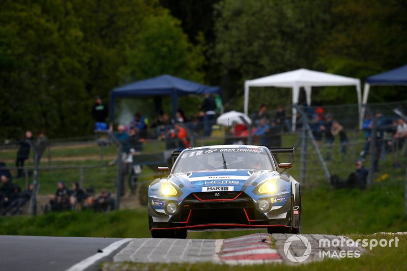 #38 KCMG Nissan GT-R Nismo GT3: Nico Menzel, Edoardo Liberati, Christer Jöns, Matthieu Vaxiviere