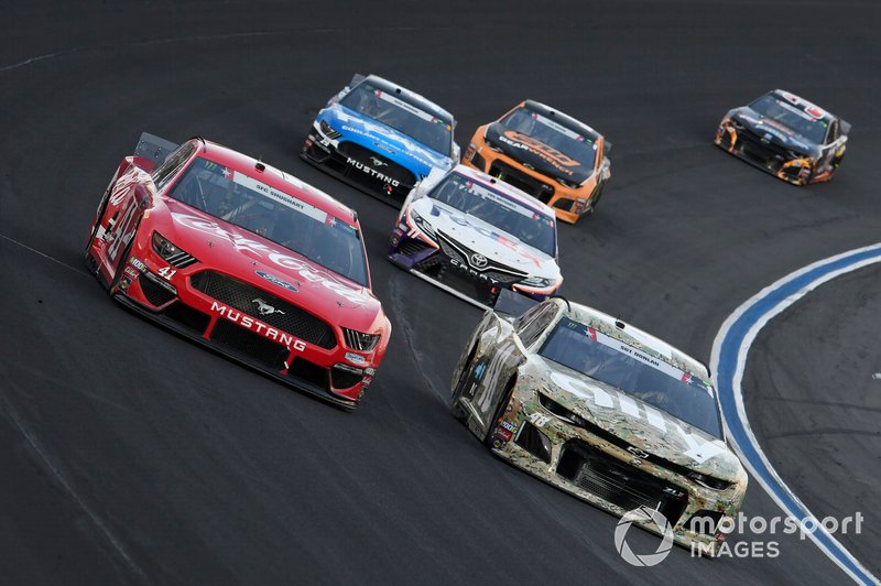 Jimmie Johnson, Hendrick Motorsports, Chevrolet Camaro Ally Patriotic, Daniel Suarez, Stewart-Haas Racing, Ford Mustang Coca-Cola