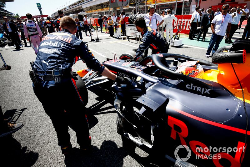 Max Verstappen, Red Bull Racing RB15, arriva sulla griglia
