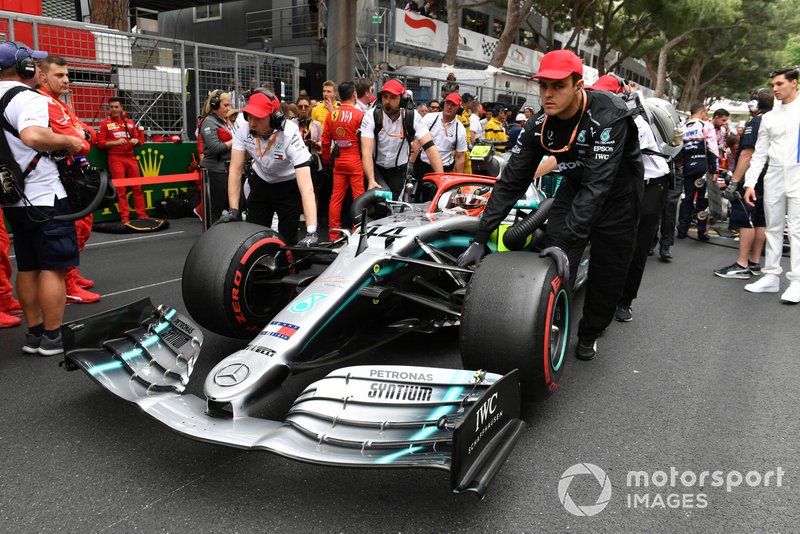 Lewis Hamilton, Mercedes AMG F1 W10, arrives on the grid