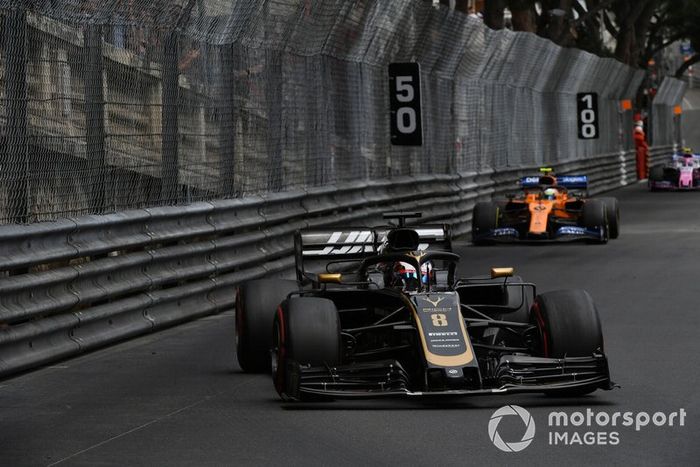 Romain Grosjean, Haas F1 Team VF-19, Lando Norris, McLaren MCL34