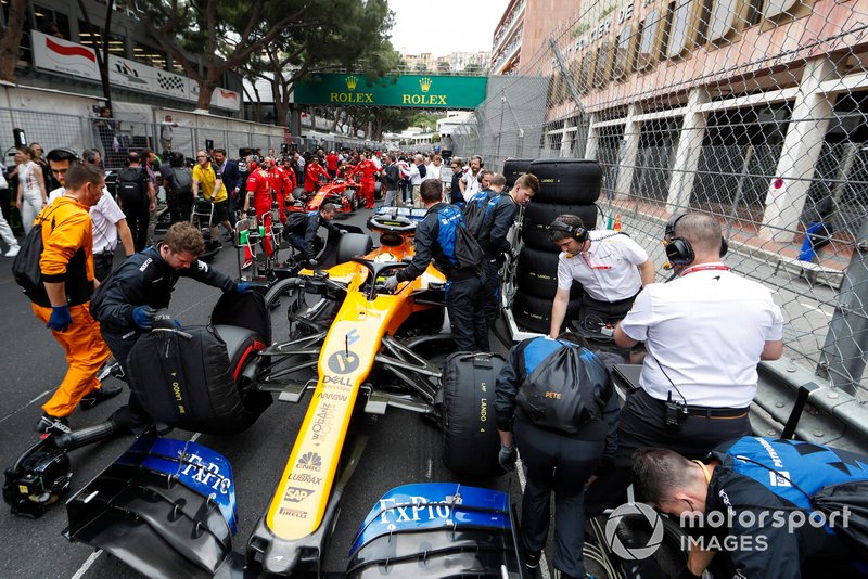 Lando Norris, McLaren MCL34, on the grid