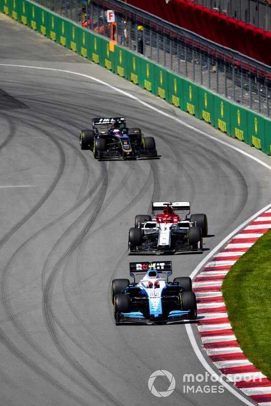 Robert Kubica, Williams FW42, leads Kimi Raikkonen, Alfa Romeo Racing C38, and Romain Grosjean, Haas VF-19
