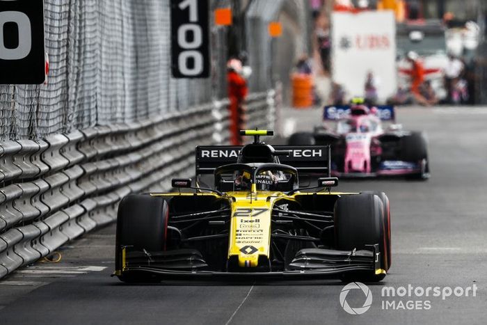 Nico Hulkenberg, Renault R.S. 19, y Lance Stroll, Racing Point RP19
