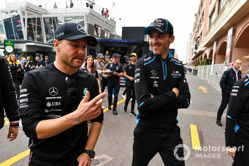 Valtteri Bottas, Mercedes AMG F1 e Robert Kubica, Williams Racing