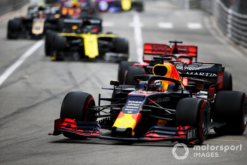 Max Verstappen, Red Bull Racing RB15 at the start of the race