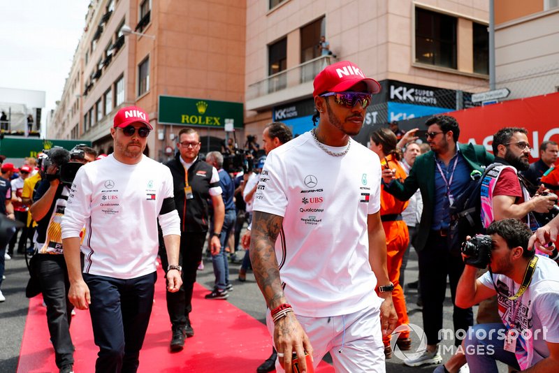 Lewis Hamilton, Mercedes AMG F1, ve Valtteri Bottas, Mercedes AMG F1, pilotlar geçit töreninde