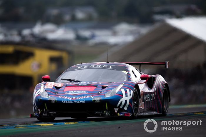 #83 Kessel Racing, Ferrari 488 GTE: Rahel Frey, Manueka Gostner, Michelle Gatting