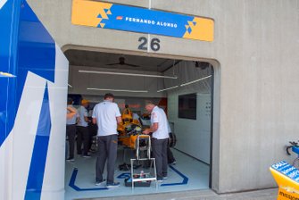 L'équipe de Fernando Alonso, McLaren Racing Chevrolet, prépare le mulet