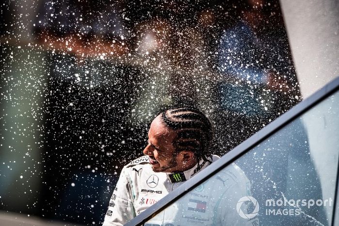 Podio: ganador de la carrera Lewis Hamilton, Mercedes AMG F1