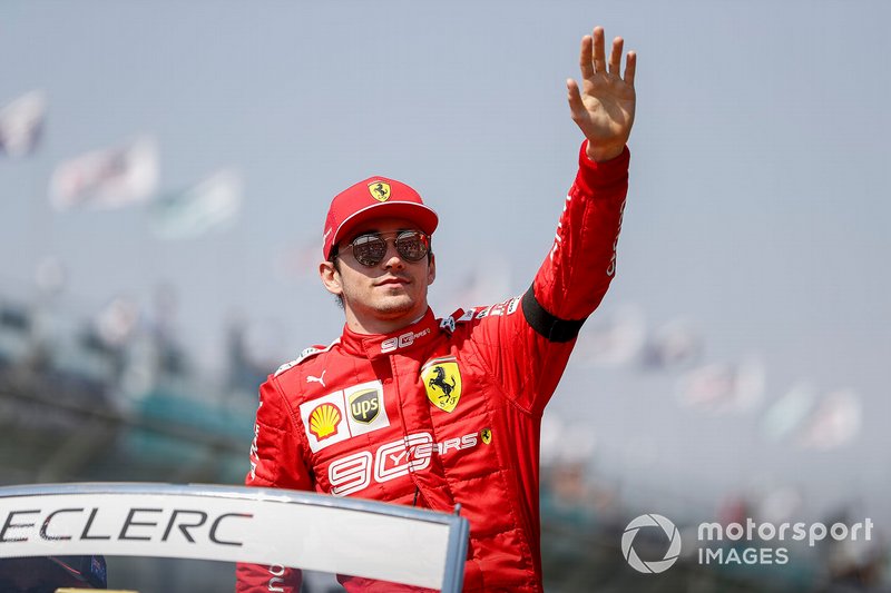 Charles Leclerc, Ferrari, durante la drivers parade