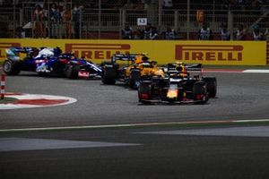 Pierre Gasly, Red Bull Racing RB15, Lando Norris, McLaren MCL34, en Alexander Albon, Toro Rosso STR14