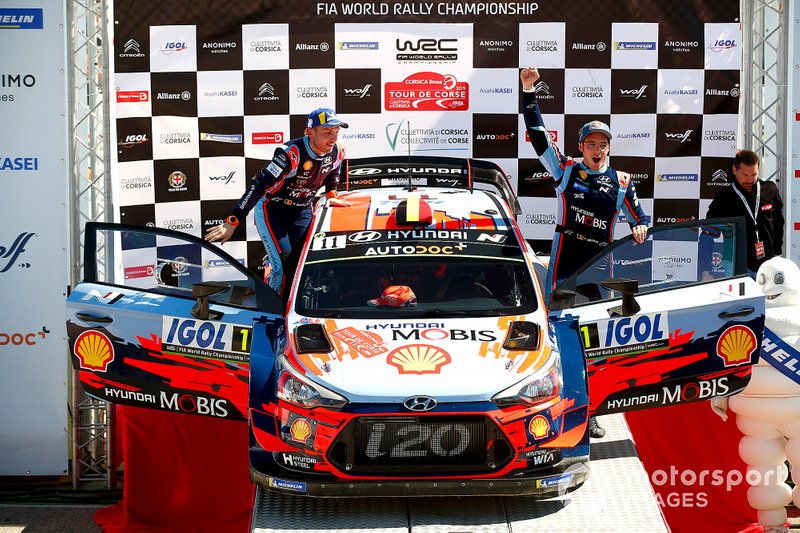 Podio: Thierry Neuville, Nicolas Gilsoul, Hyundai Motorsport Hyundai i20 Coupe WRC