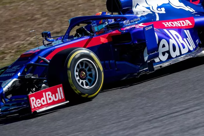 6º Alex Albon, Scuderia Toro Rosso STR14, 1:16.882 (neumáticos C5, día 7)