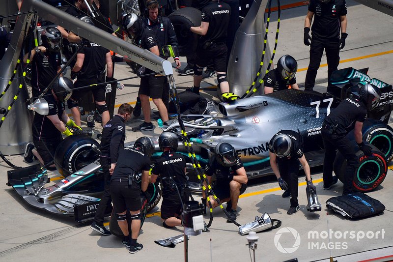 Valtteri Bottas, Mercedes AMG W10, makes a stop during practice