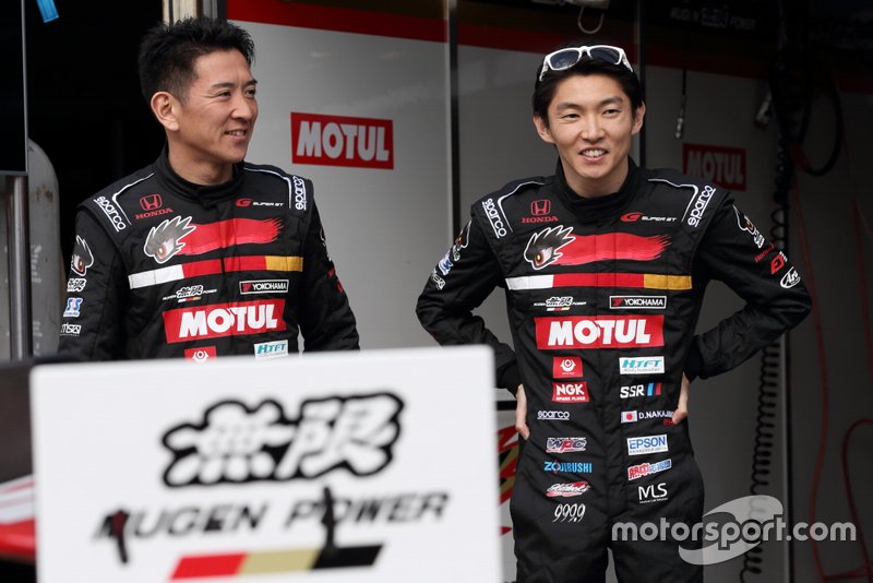 #16 MOTUL MUGEN NSX-GTの武藤英紀と中嶋大祐