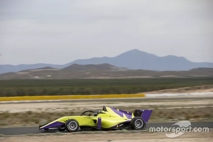 Azione in pista con la Tatuus F3 T-318 della WSeries