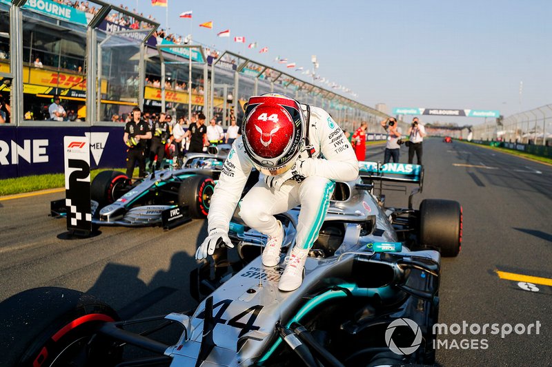 12-) Hamilton, Schumacher ve Senna'yı yakaladı