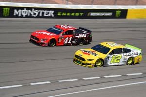 Daniel Suarez, Stewart-Haas Racing, Ford Mustang Haas Automation, Ryan Blaney, Team Penske, Ford Mustang Menards/Pennzoil Ford