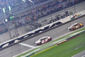 Denny Hamlin, Joe Gibbs Racing, Toyota Camry FedEx Express takes the checkered flag