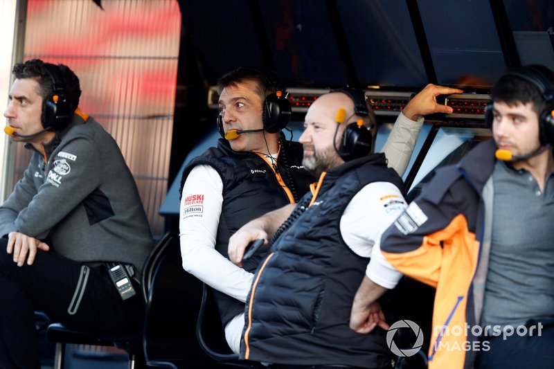 McLaren pit wall gantry