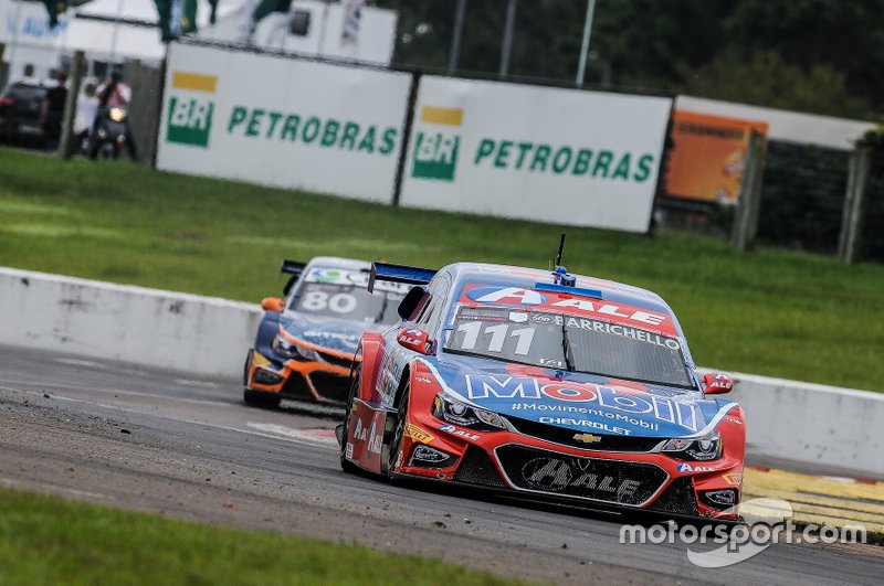 Rubens Barrichello também aderiu à tática de Serra e mesmo com carro danificado, conseguiu se manter em segundo.