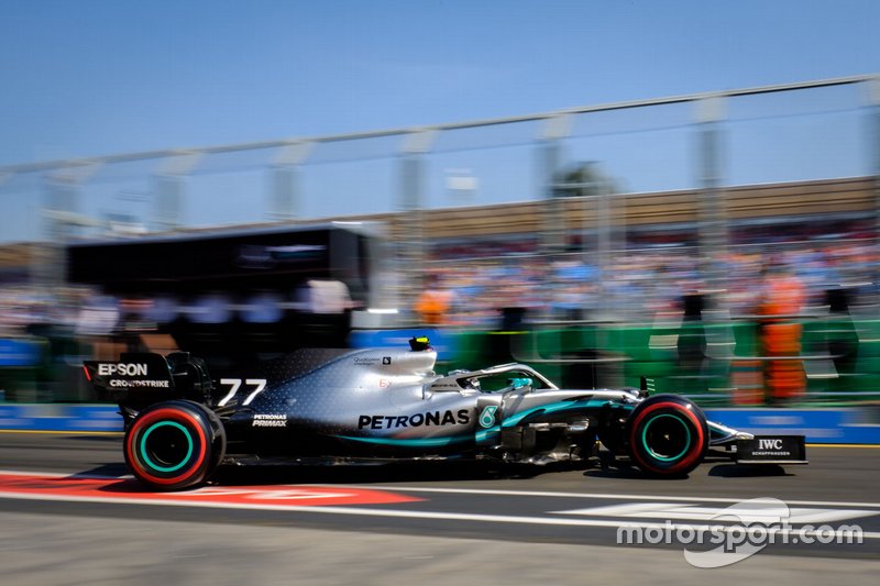 Bottas, volta 52 - “Nós ainda temos a volta mais rápida” - “Então qual o plano? Nós vamos parar para tentar a volta mais rápida ou vamos tentar com esses pneus até o fim?” - “Valtteri, nós não vamos arriscar, então não vamos parar no fim” - “Entendido. Mas eu quero 26 pontos, então eu vou tentar no fim”