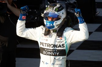 Yarış galibi Valtteri Bottas, Mercedes AMG F1, Parc Ferme