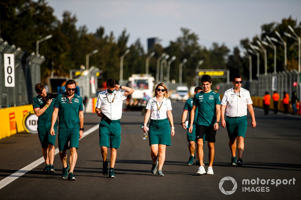 Lance Stroll, Aston Martin recorre la pista