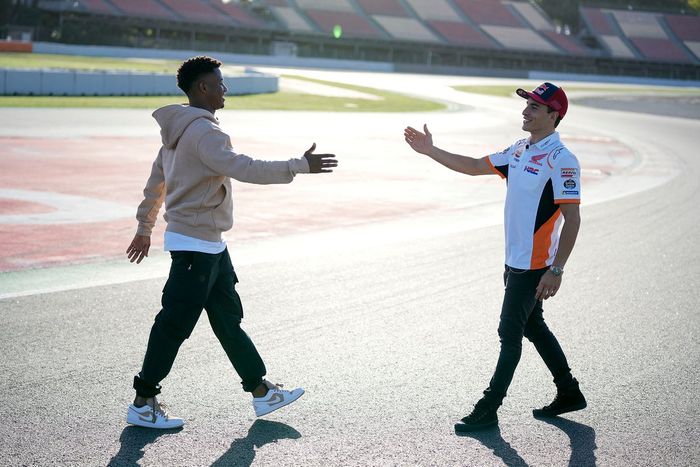 Ansu Fati, FC Barcelona, y Marc Márquez, Repsol Honda Team