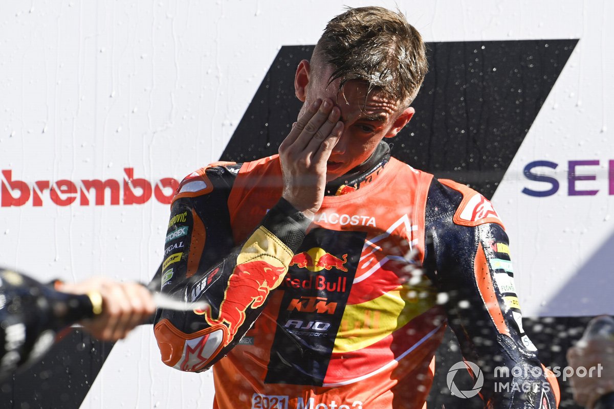 El ganador de la carrera y campeón del mundo Pedro Acosta, Red Bull KTM Ajo