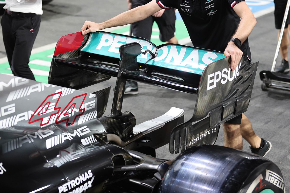 Заднее антикрыло Mercedes W12