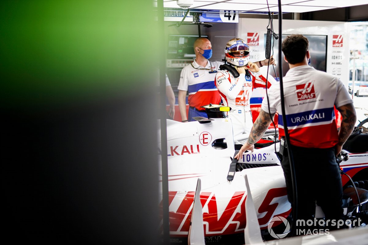 Mick Schumacher, Haas F1, nel garage