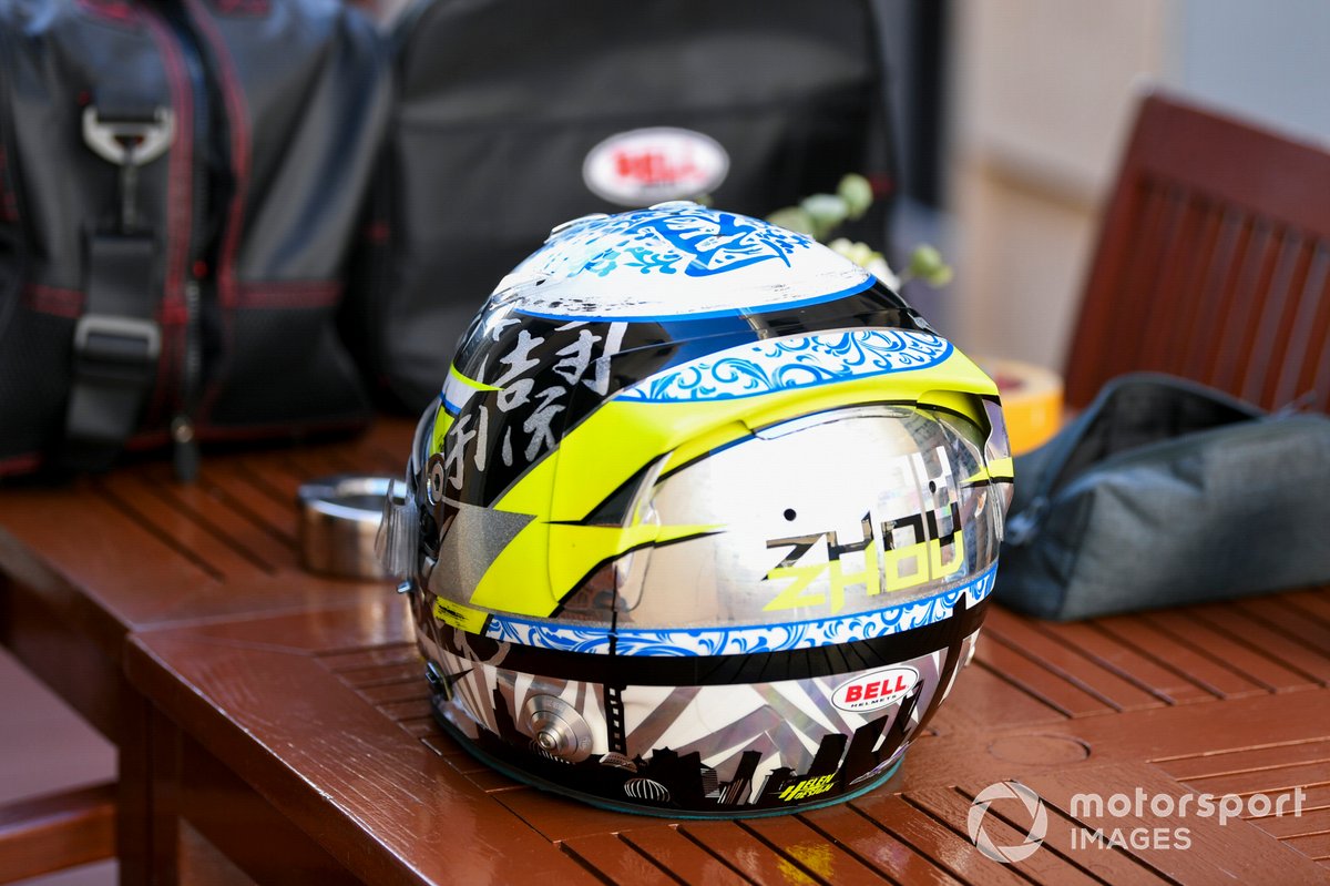 Le casque de Guanyu Zhou, Alfa Romeo Racing