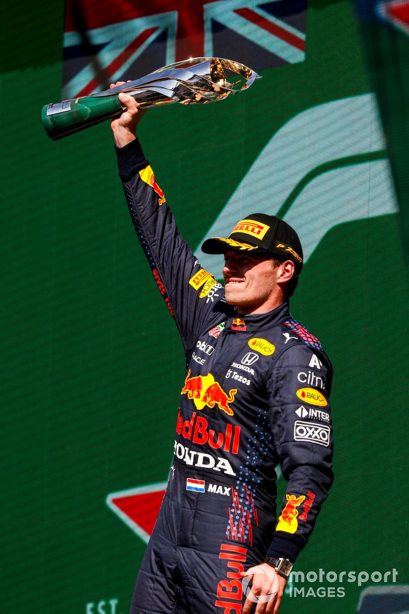 Podio: ganador Max Verstappen, Red Bull Racing