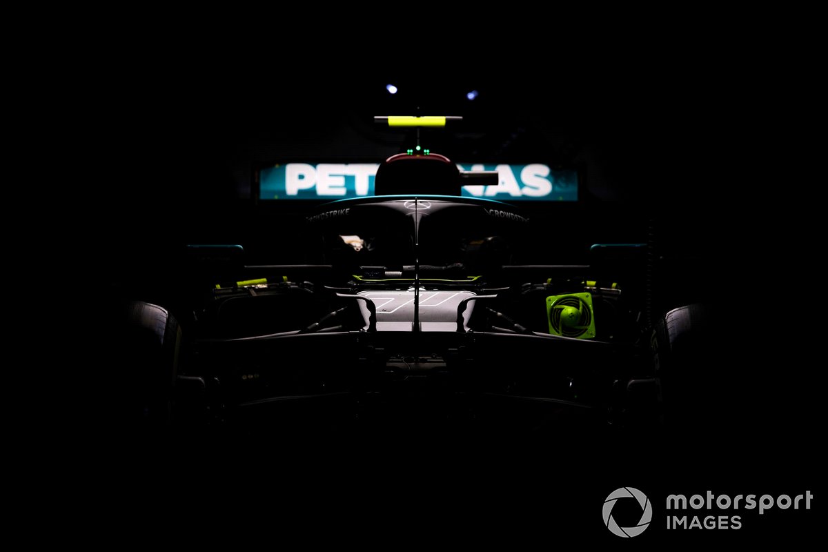 Coche de Valtteri Bottas, Mercedes W12 en el garaje