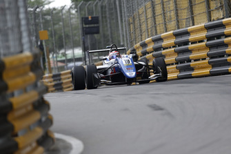 Sacha Fenestraz, Carlin