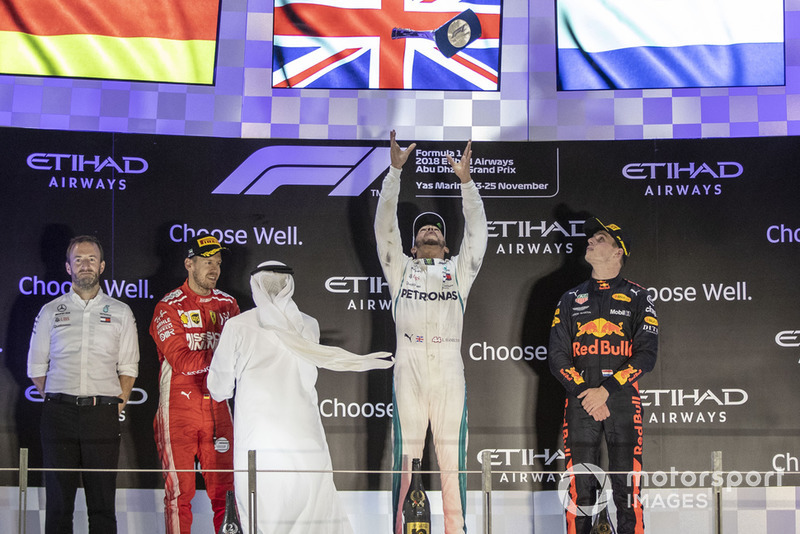 Podio: segundo lugar Sebastian Vettel, Ferrari, ganador de la carrera Lewis Hamilton, Mercedes AMG F1 y tercer lugar Max Verstappen, Red Bull Racing celebran