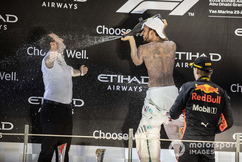 Podio: ganador de la carrera Lewis Hamilton, Mercedes AMG F1 y tercer lugar Max Verstappen, Red Bull Racing celebran