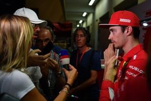 Charles Leclerc, Ferrari, parla con i media