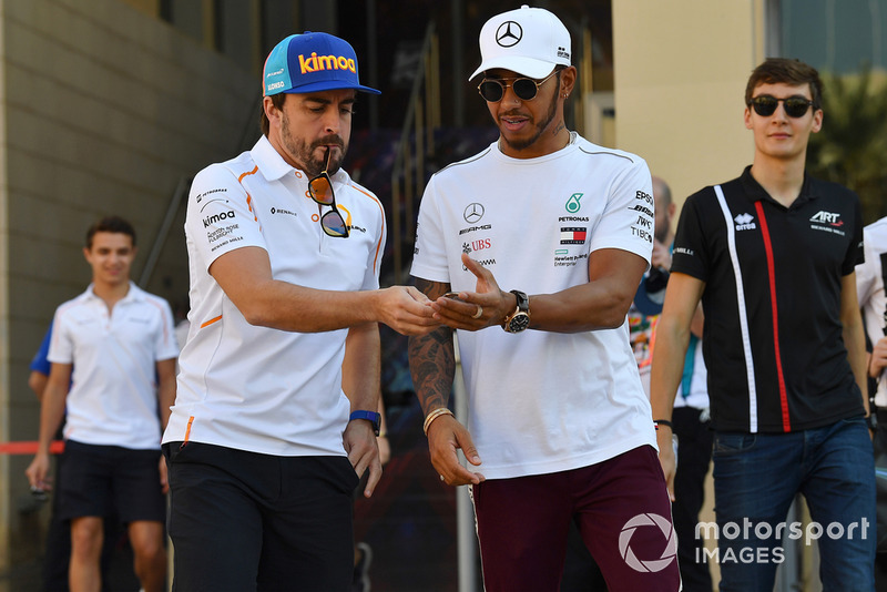 Fernando Alonso, McLaren, Lewis Hamilton, Mercedes AMG F1 y George Russell, Williams Racing