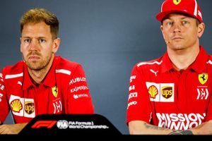 Sebastian Vettel, Ferrari, e Kimi Raikkonen, Ferrari, durante la conferenza stampa