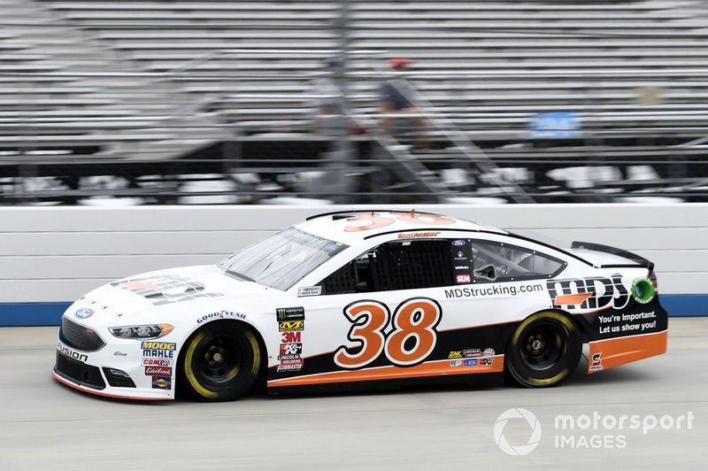 26. David Ragan, Front Row Motorsports, Ford Fusion MDS Transport