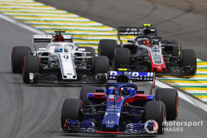 Pierre Gasly, Scuderia Toro Rosso STR13, Marcus Ericsson, Sauber C37 y Kevin Magnussen, Haas F1 Team VF-18