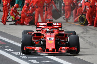 Sebastian Vettel, Ferrari SF71H au stand