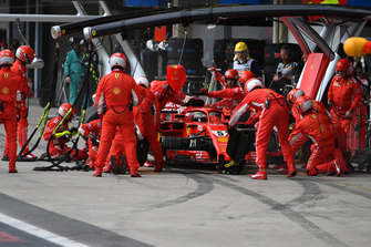 Sebastian Vettel, Ferrari SF71H au stand