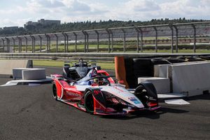 Pascal Wehrlein, Mahindra Racing, M5 Electro, Jose Maria Lopez, Dragon Racing 