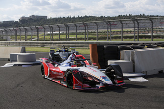 Pascal Wehrlein, Mahindra Racing, M5 Electro, Jose Maria Lopez, Dragon Racing