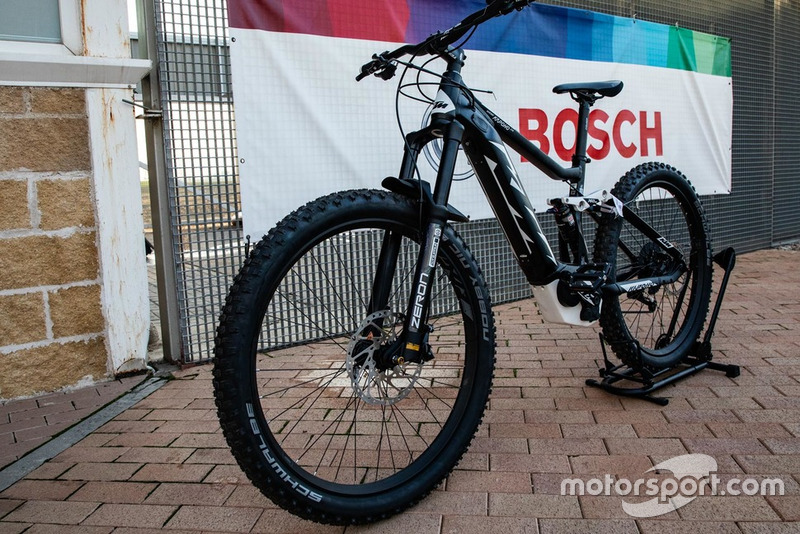 II Curso de Conducción y Nuevas Tecnologías BOSCH - Motor1.com España - Motorsport.com
